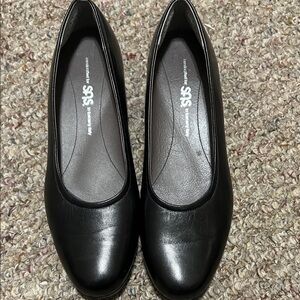 SAS Women's Classic Black Leather Flats